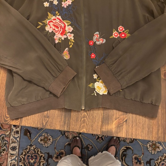 Johnny Was Lucy Crepe de Chine 100% Silk Bomber Jacket Army Green Embroidered, L - Picture 6 of 16